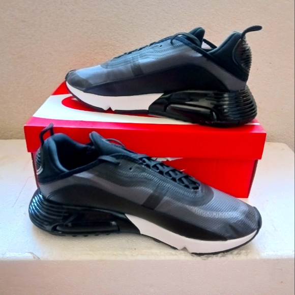 Nike - Picture 3 of 4